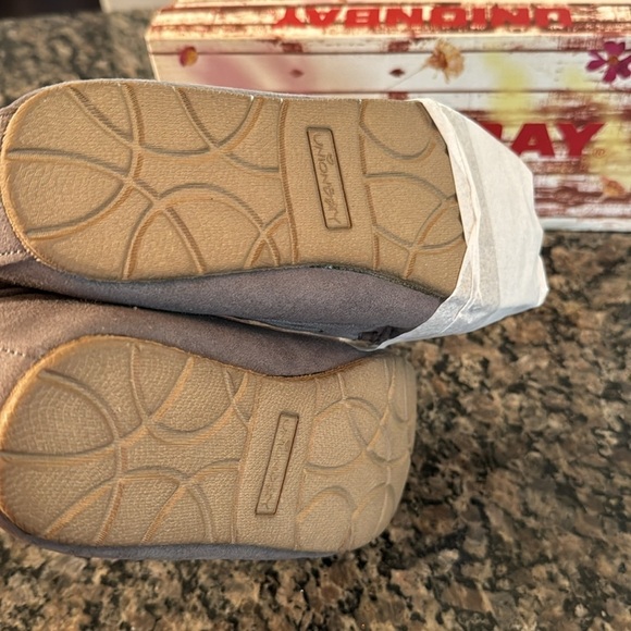 Unionbay Yum tassel moccasin slipper NIB 7.5 - Picture 6 of 8